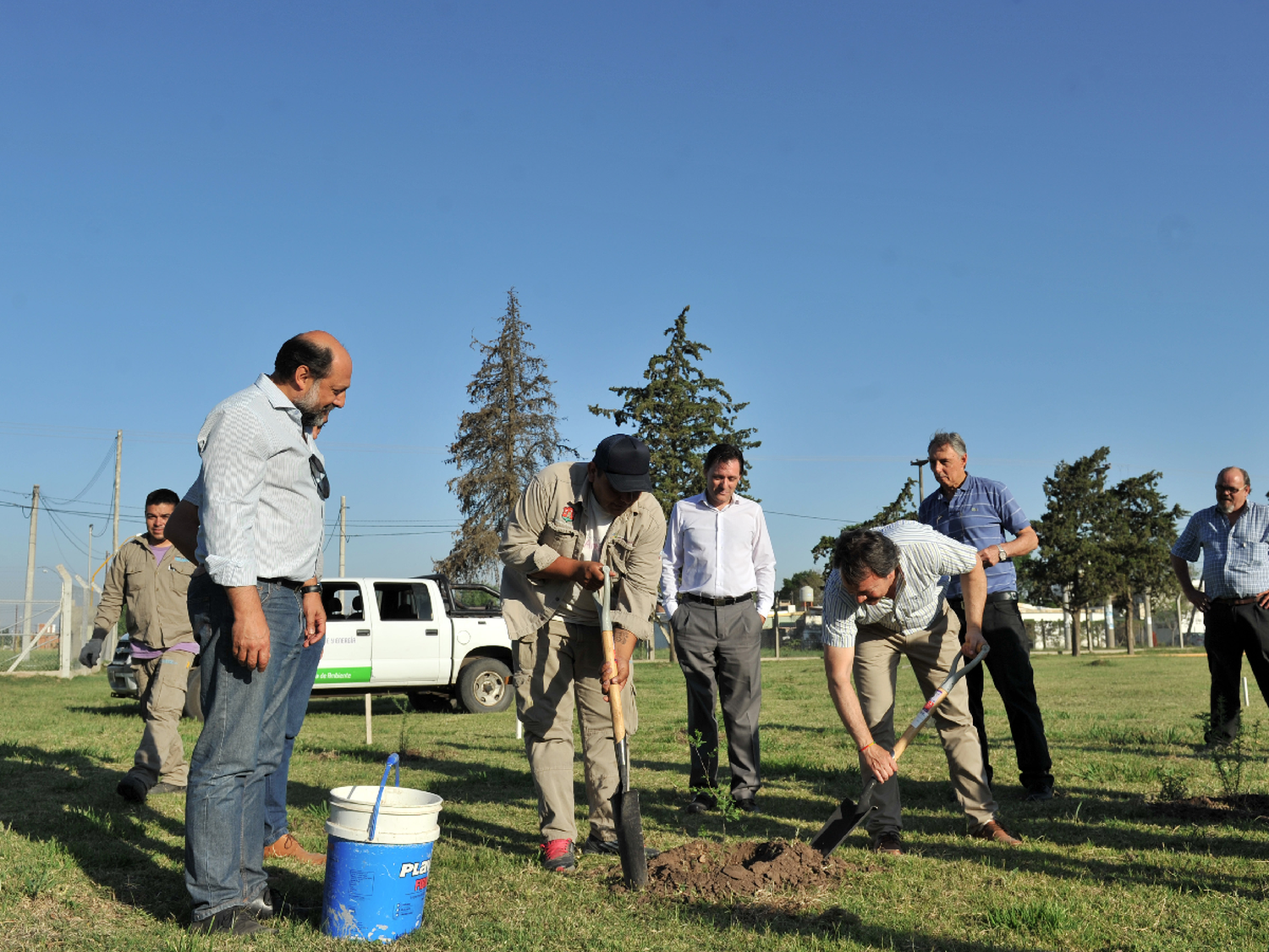 Realizan actividad de forestación en la UTN 