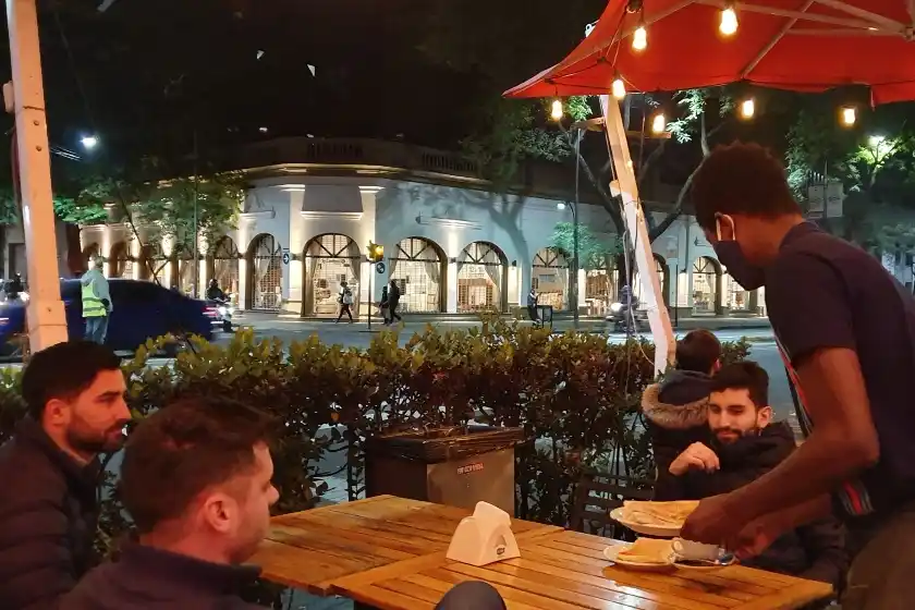 Gastronomía: atribuyen caída en las ventas a la inflación y no por la inseguridad en Rosario