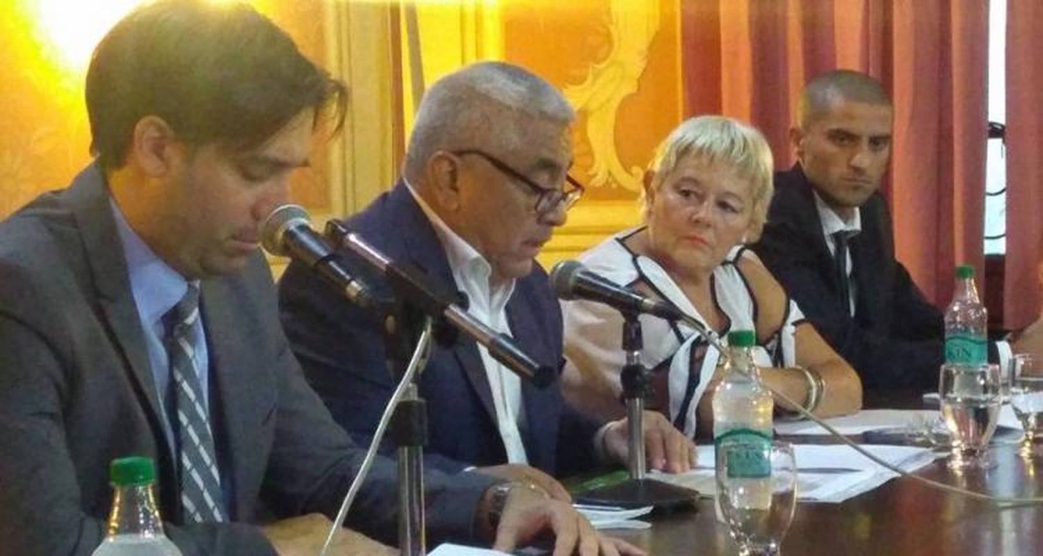 Apoyado en un resumen de su gestión, Salazar brindó su tercer mensaje anual como intendente