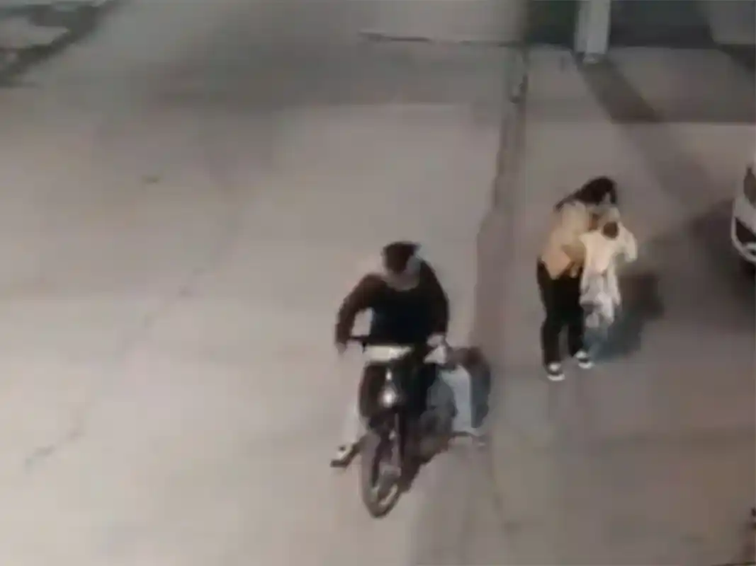 Dramático video: Bomberos Voluntarios salvaron la vida de un bebé que se asfixiaba