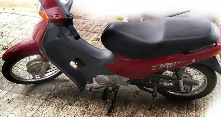 Un joven corrió a delincuentes que habían golpeado a una mujer y robado una moto