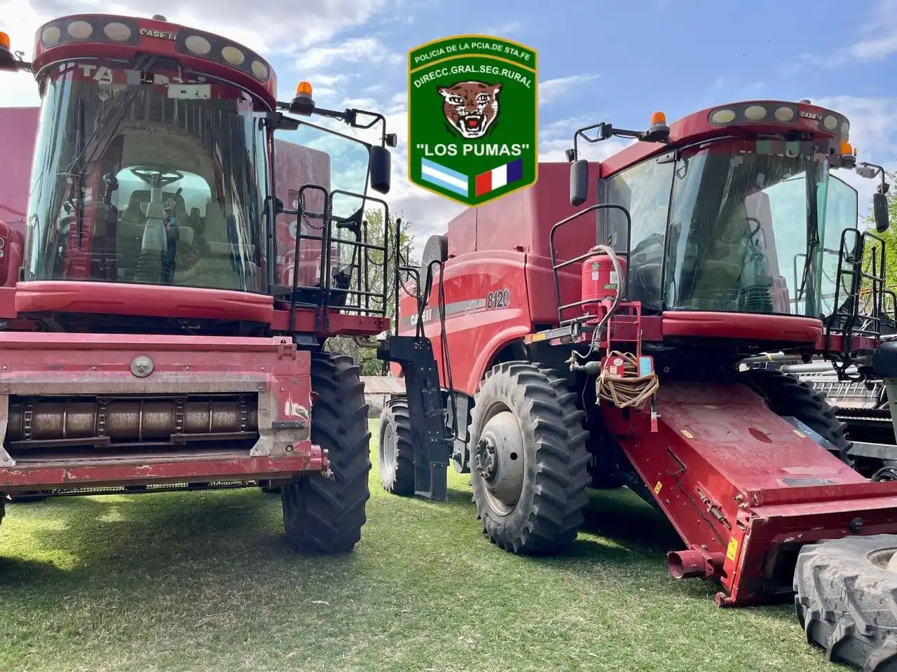 Las dos cosechadoras incautadas en un campo de la localidad de Chovet.