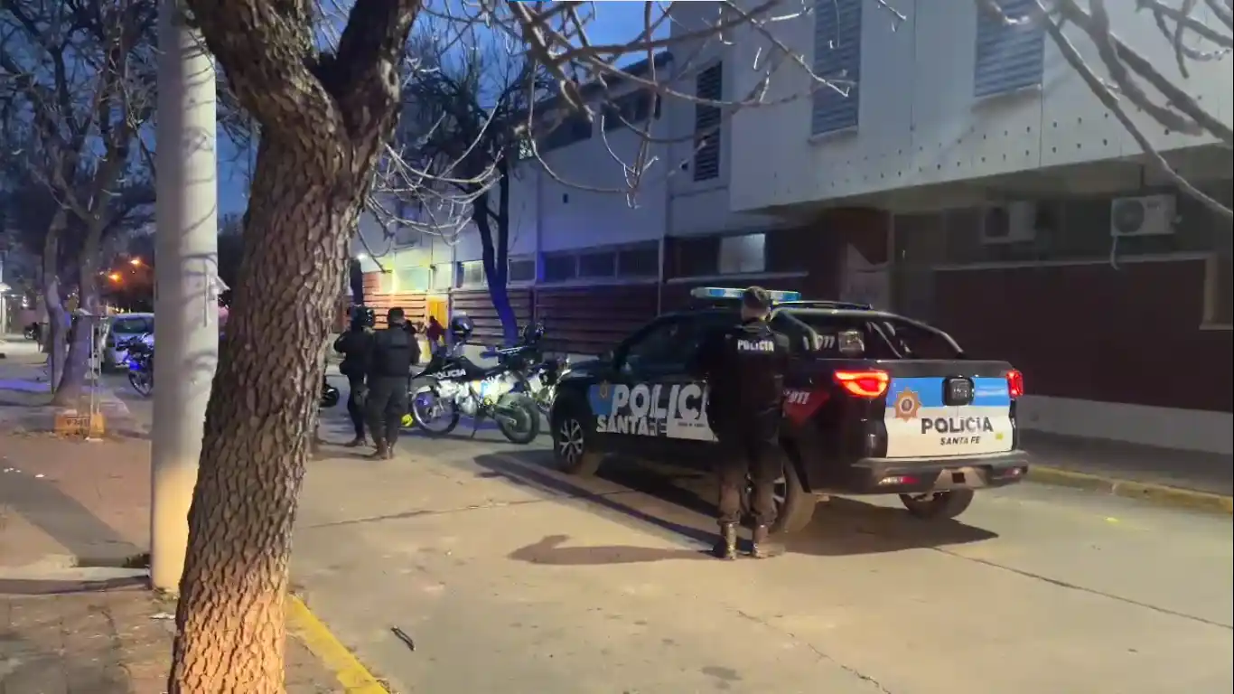 accidente transito persecucion rafaela las heras cordoba noche patrullero choque moto - 7