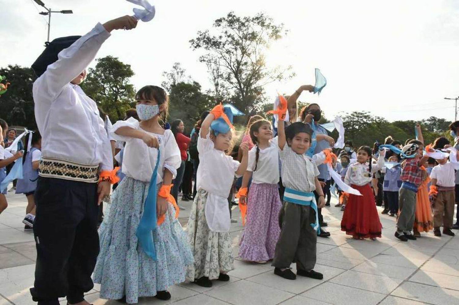 Docentes y estudiantes formoseños
bailaron el Pericón Nacional