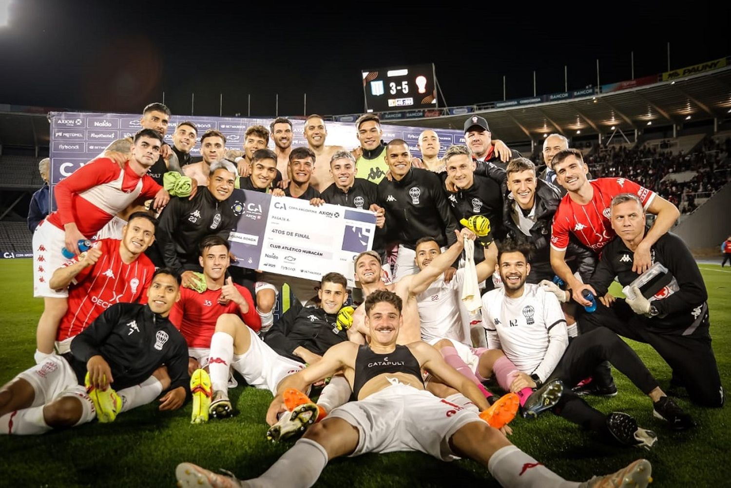 Huracán eliminó a Racing en un partidazo y está en los cuartos de final