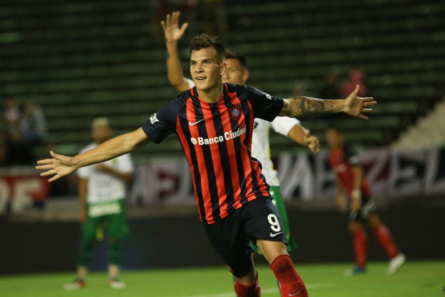 San Lorenzo fue pura efectividad en el inicio del Fútbol de Verano