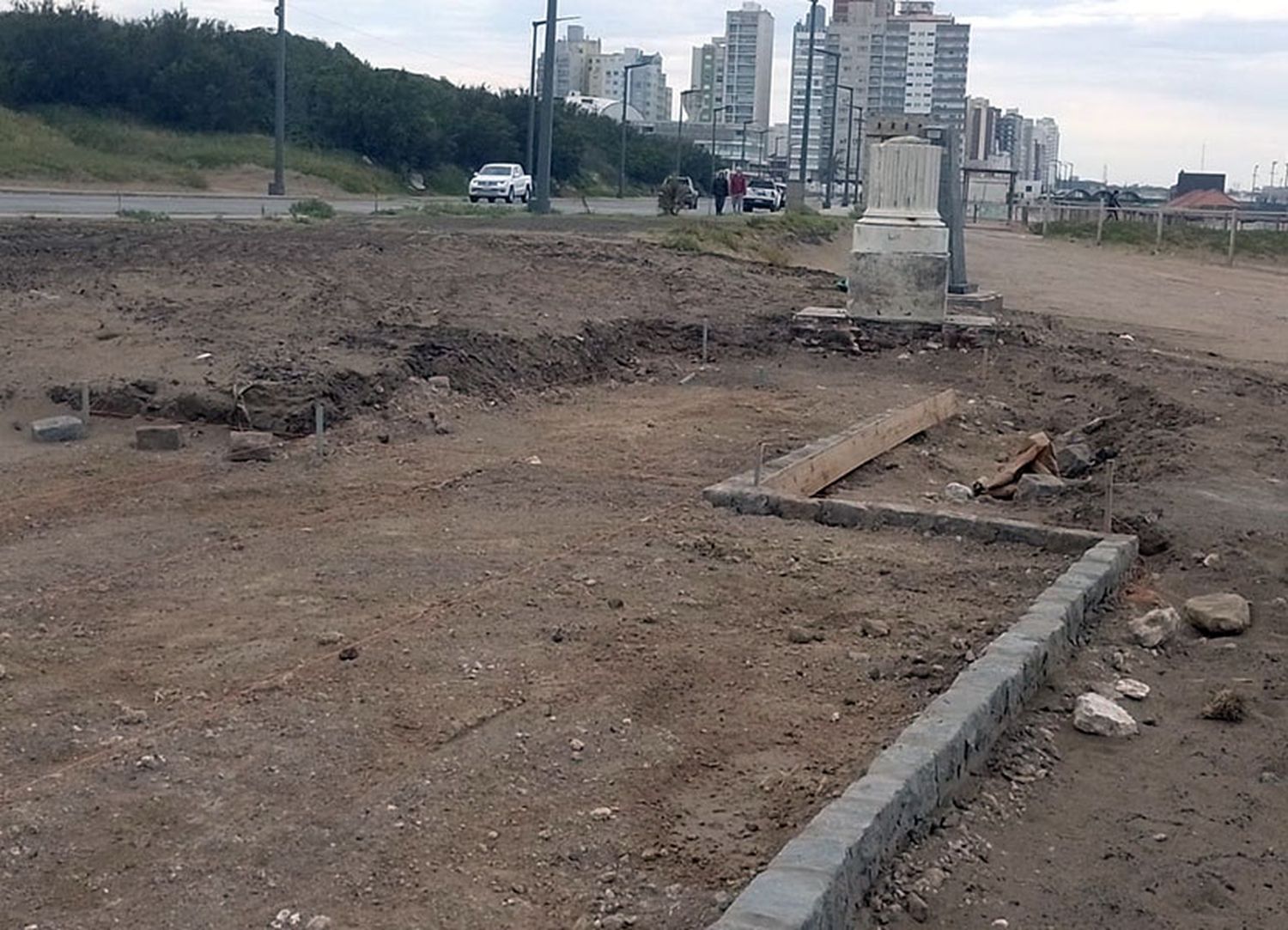 Reconstruyen la plazoleta del Neptuno, frente al mar