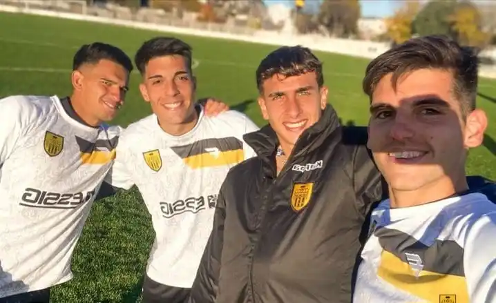 Volvió y goleó: Contundente victoria de Santamarina en el debut de Botella