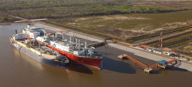 Escobar: Evalúan clausurar Puerto Regasificador por falta de documentación