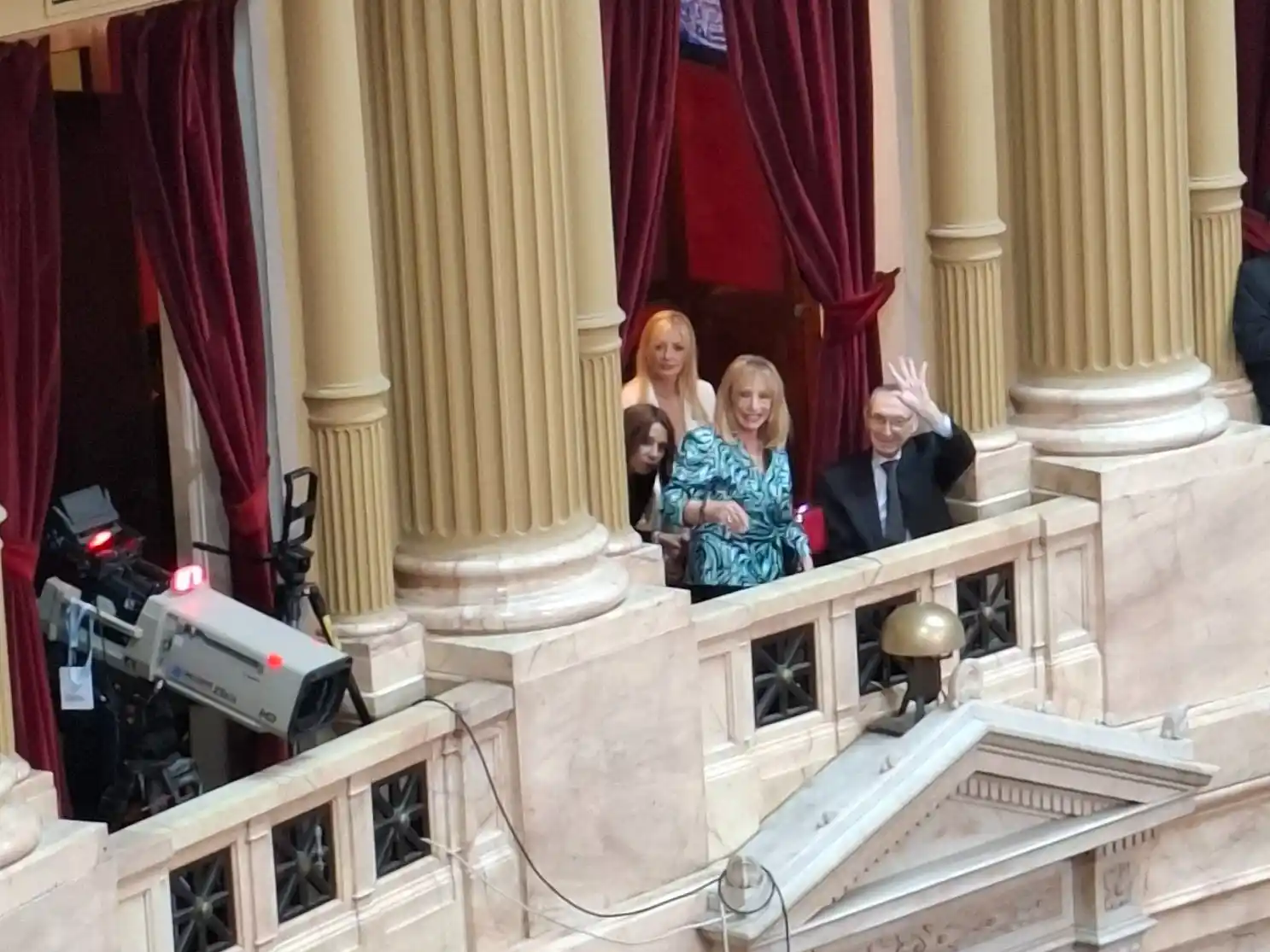 #AperturaSesiones2025: Yuyito en el palco, la presencia que llamó la atención en el Congreso