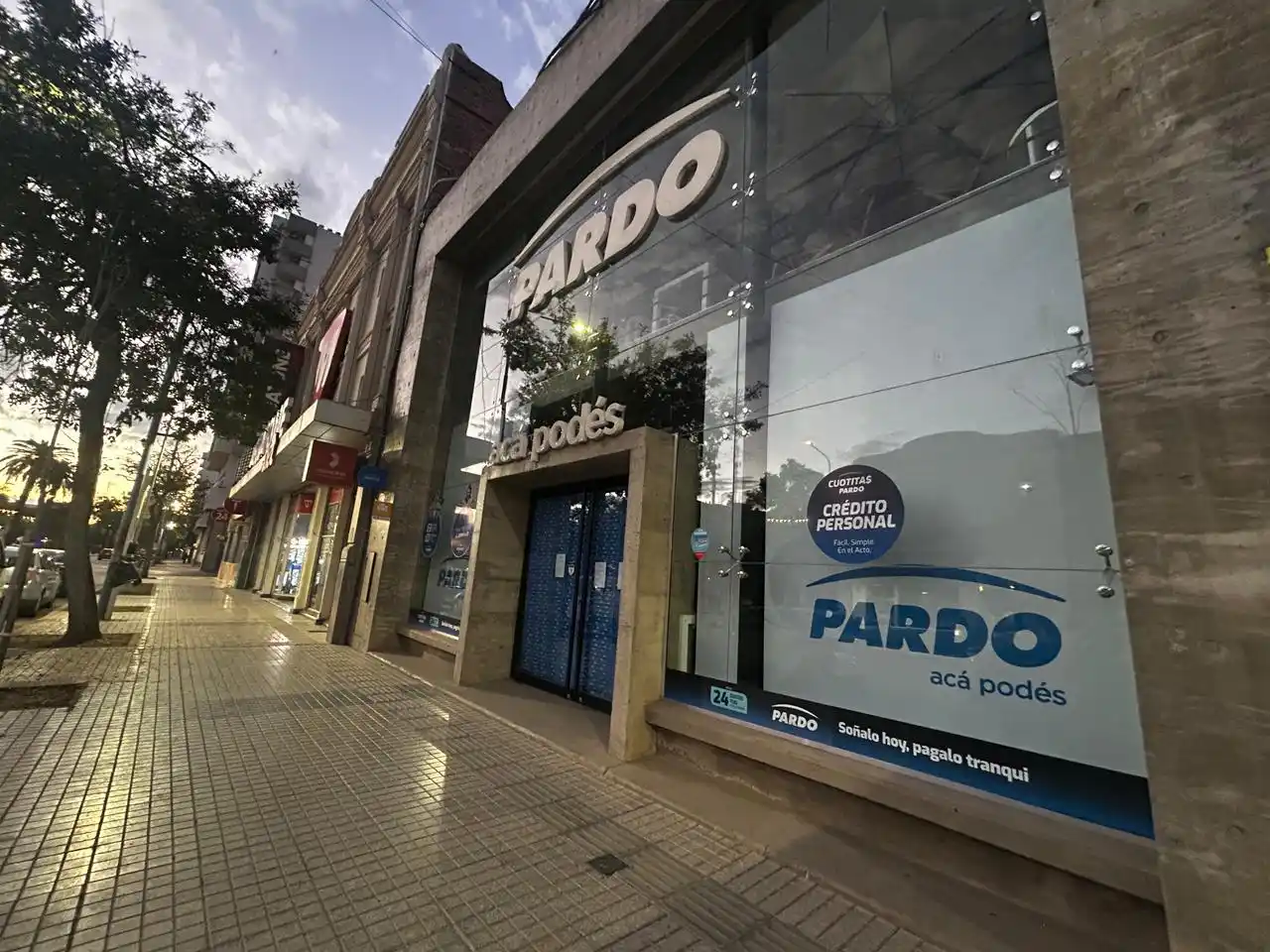 Cerró sus puertas la sucursal de una famosa cadena de electrodomésticos ubicada en pleno centro de Rafaela pardo cierre - 1