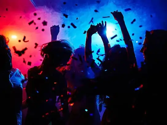Recordaron que desde el año pasado ya no se paga derechos de autor por pasar música en una fiesta privada.