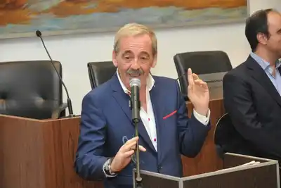 Murió Roberto Schneider, periodista y crítico teatral santafesino