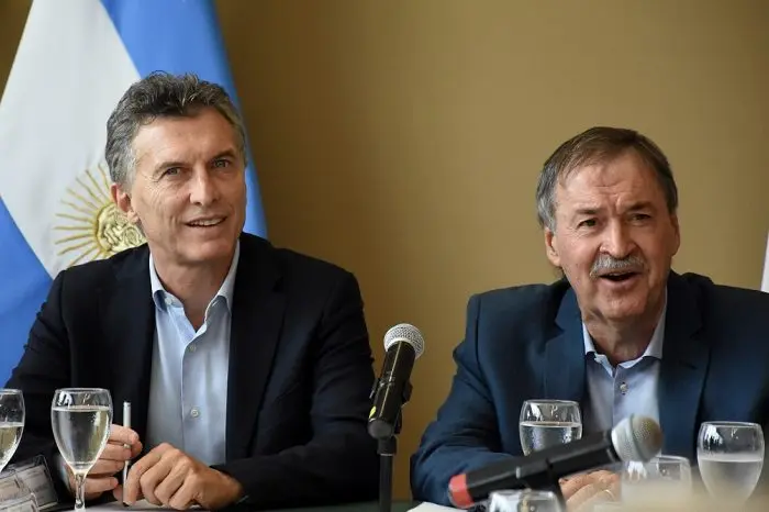 El Presidente recibió a gobernadores opositores para hablar del FMI