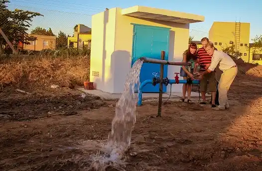 El Municipio inaugura un nuevo pozo de agua en barrio Pereda