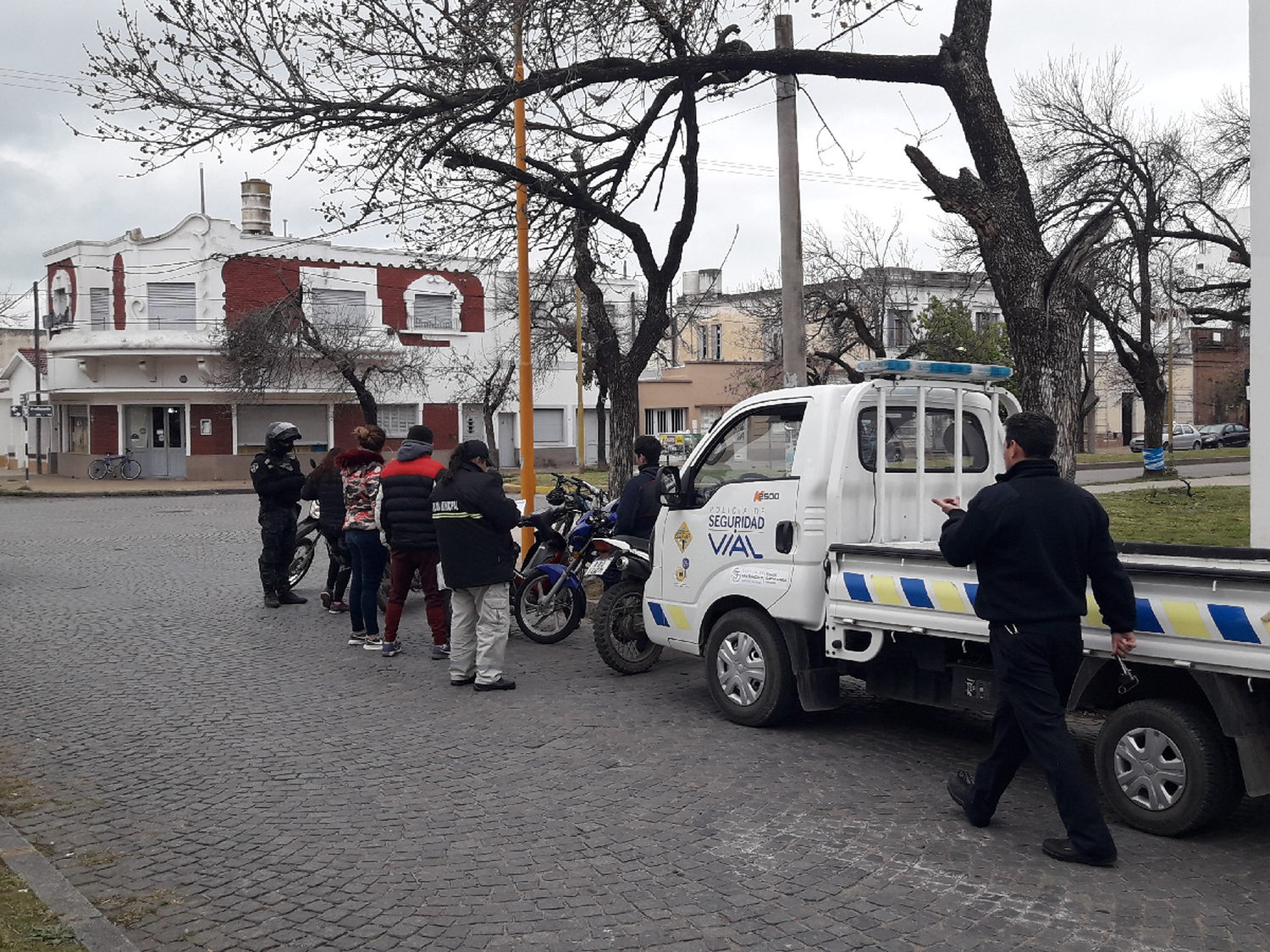 Secuestraron 46 motos y un remis durante control