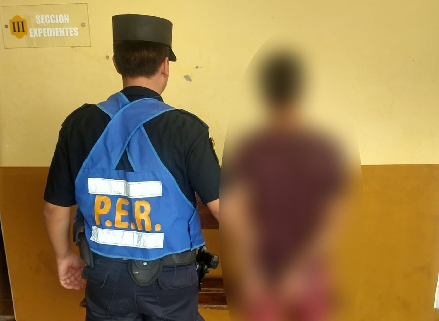 Detuvieron a un joven de 18 años entrando a robar a un club