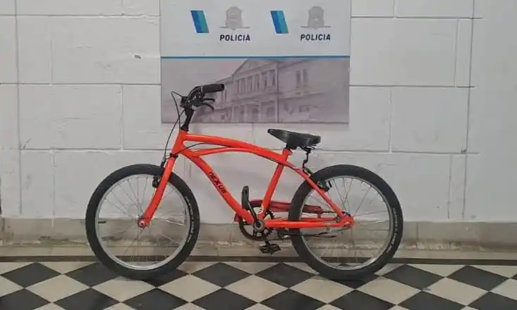 Recuperaron una bicicleta en la plaza Torre Tanque y buscan a su dueño