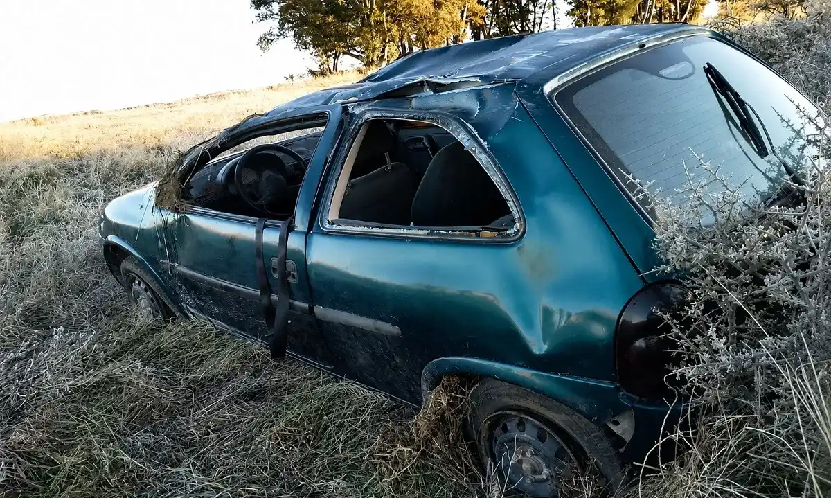 Despistaron y terminaron volcando. Viajaban a Bahía Blanca