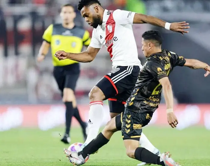 Con goles de De la Cruz y Suárez, River se impuso 2-1 a Platense  por la Liga Profesional