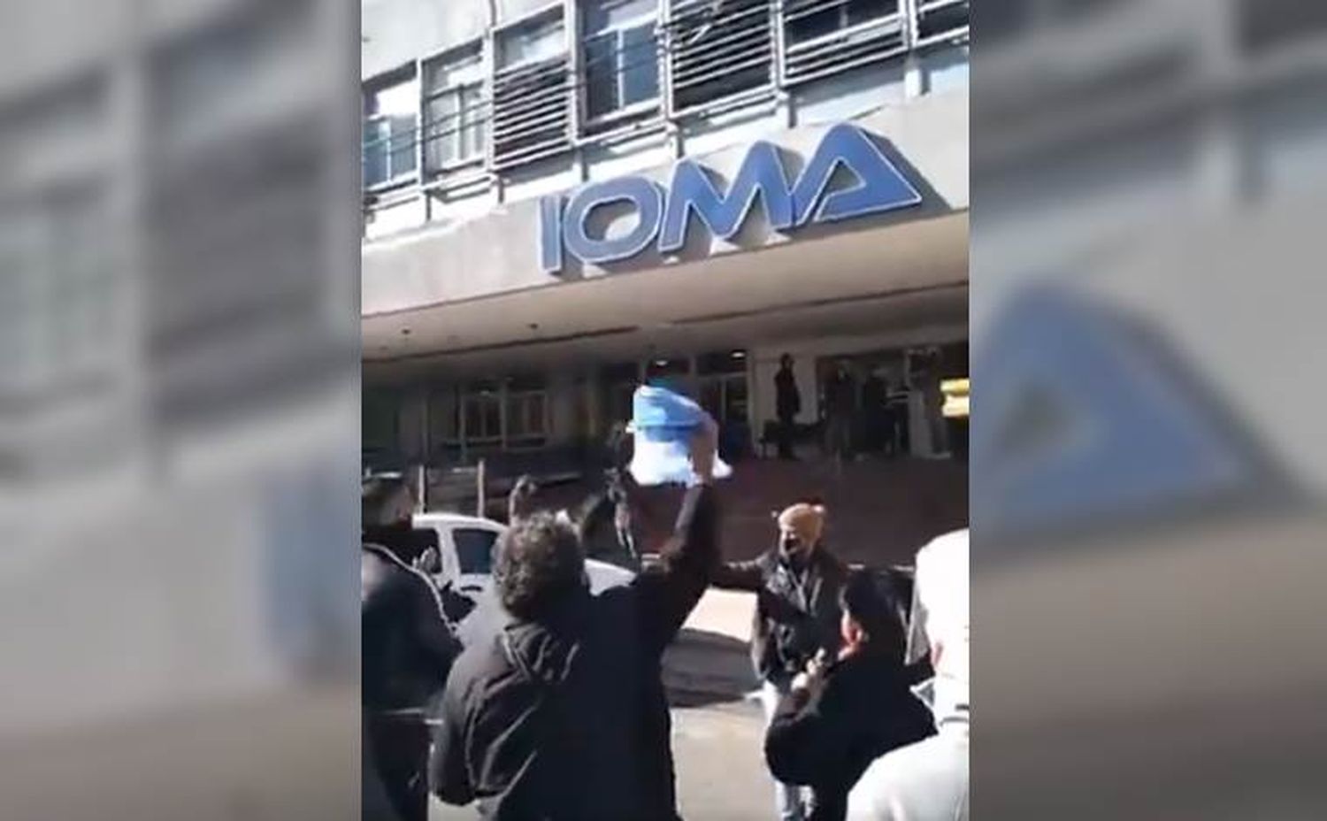 IOMA: En medio de protesta de afiliados, garantizan prestación pero la oposición denuncia que 300 mil quedan sin cobertura