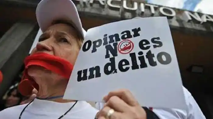 La ONG Espacio Público documentó 19 casos, traducidos en 36 violaciones a la libertad de expresión durante abril. "Entre las agresiones más frecuentes resaltaron: la censura, intimidación y amenazas", dijo la organización en su balance.