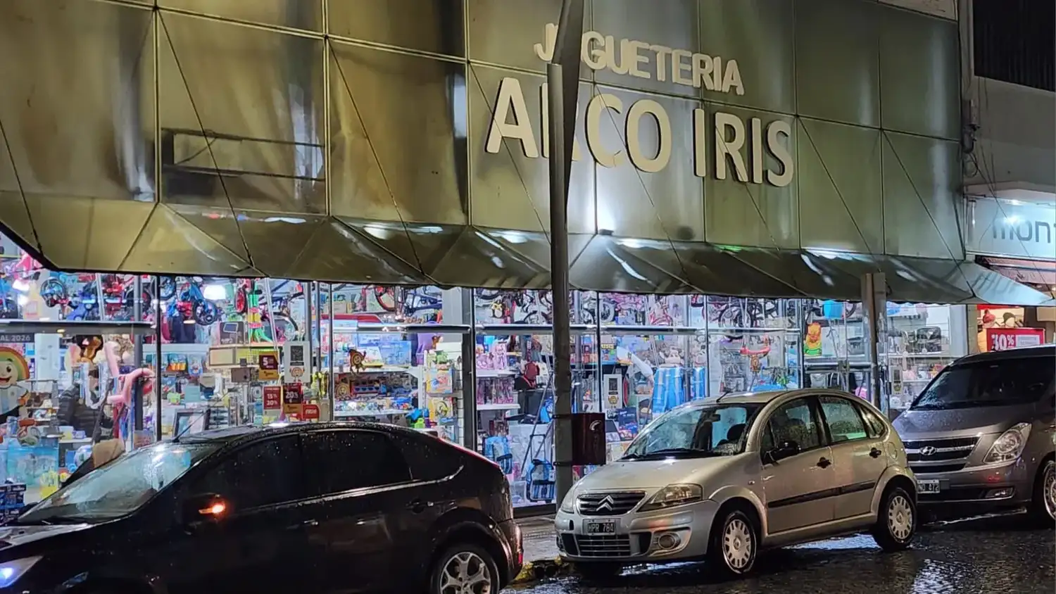 El titular de una juguetería céntrica manifestó su malestar por la decisión de realizar la Feria del Libro durante el fin de semana del Día del Niño, una fecha estratégica para el sector juguetero.