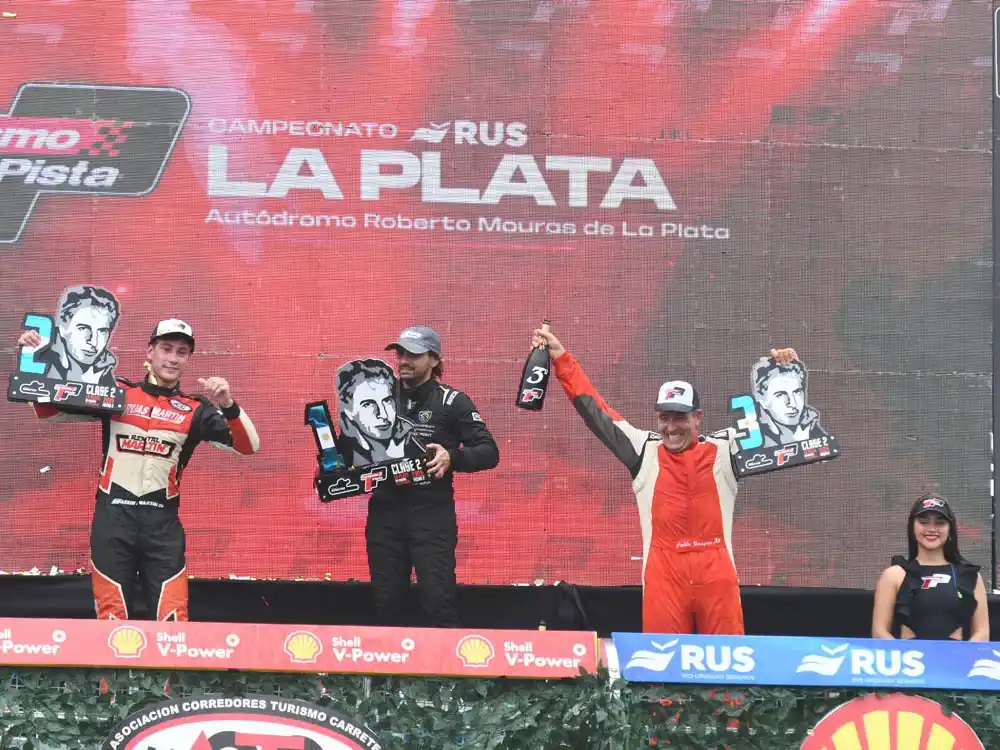 Melo y un merecido festejo en el podio del Mouras.