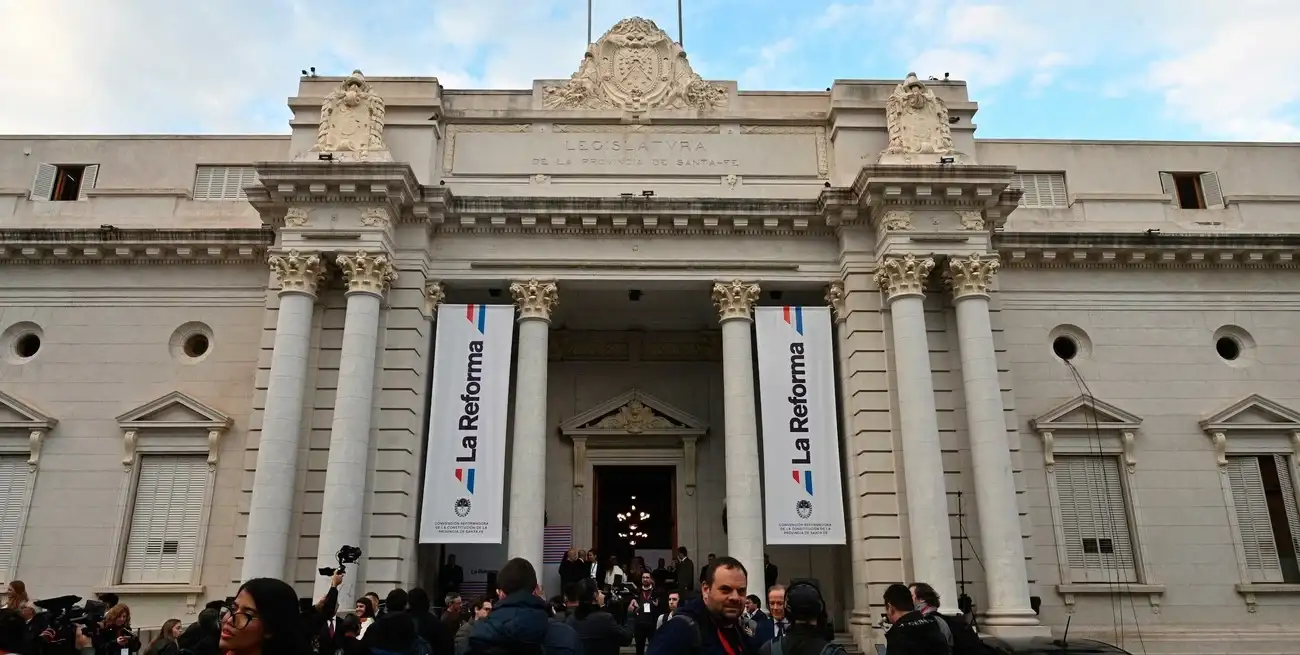Todo listo en la Legislatura para el inicio de la Convención. Foto: Flavio Raina