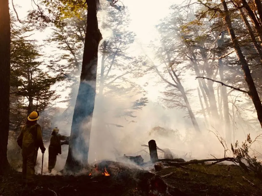 Brigadistas santafesinos continúan con los trabajos para extinguir los incendios en Chubut