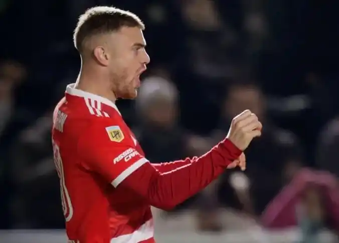   River goleó 4 a 1 a Banfield como visitante y sigue cómodo en la punta