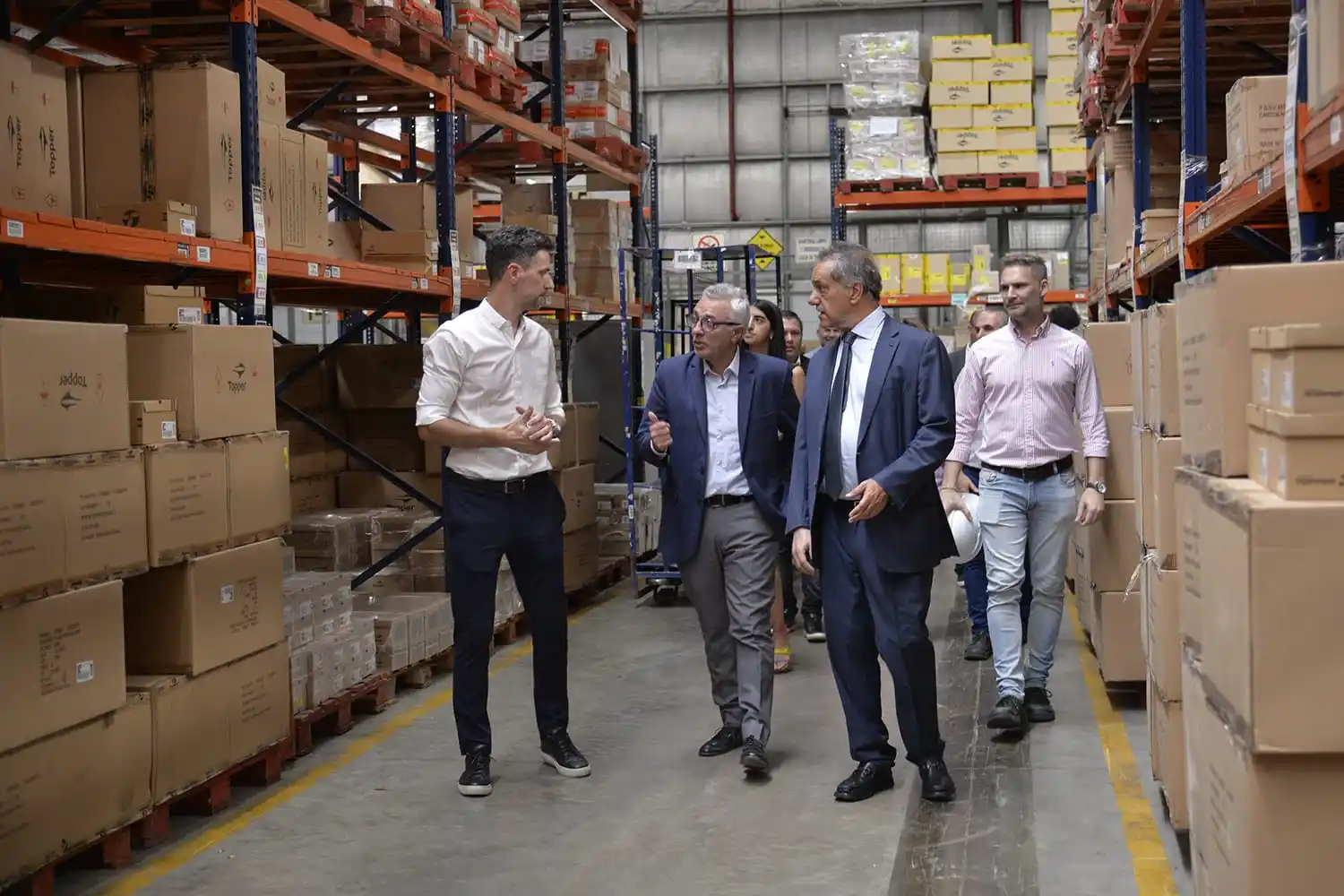 Tigre: Zamora y Scioli recorrieron la empresa Grupo Blanco en Pacheco, primera autorizada por Havaianas fuera de Brasil