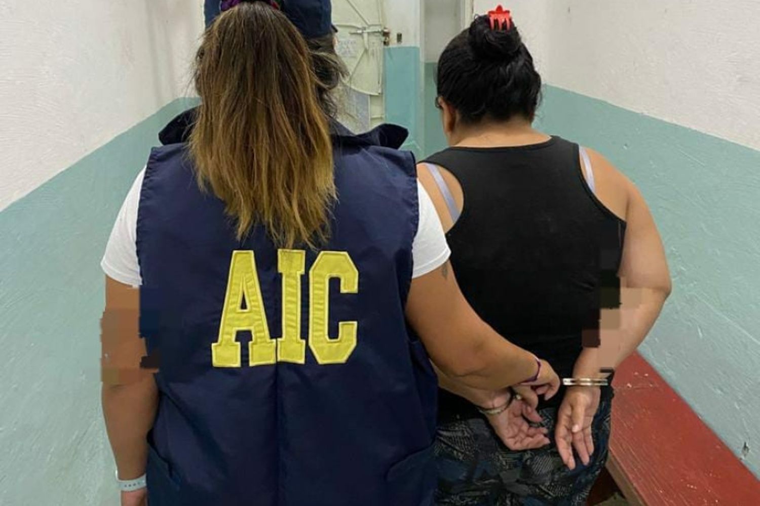 Prestaban sus cuentas bancarias para cobrar amenazas que se hacían desde la cárcel y fueron detenidas