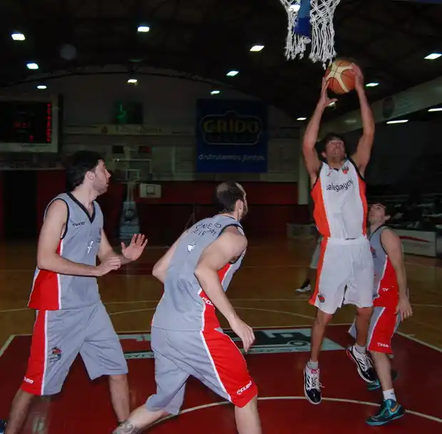 Gualeguaychú derrotó a Concepción del Uruguay y clasificó al Entrerriano de Basquet en Mayores