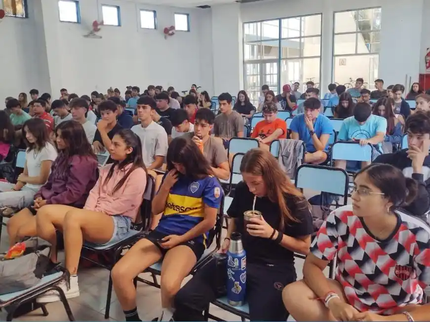 Estudiantes de niveles terciario y universitario ya pueden acceder a la tramitación de becas.