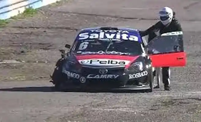 Un Intendente bonaerense debutó en el Top Race pero duró poco: Pinchó un neumático y debió abandonar