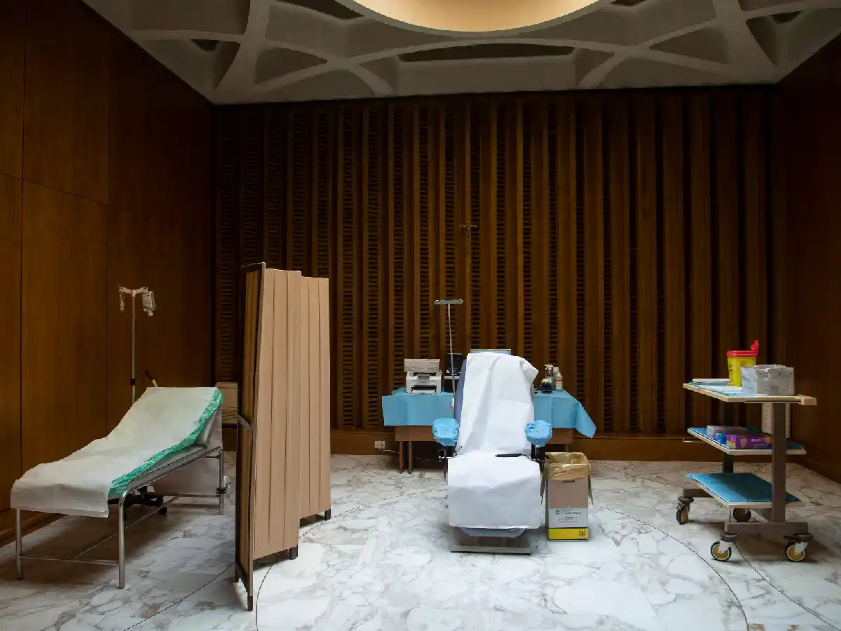 Francisco fue vacunado contra el coronavirus 