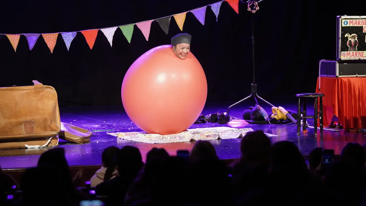 El chou de Marbelita. Se lució en el Teatro Municipal con mucho público