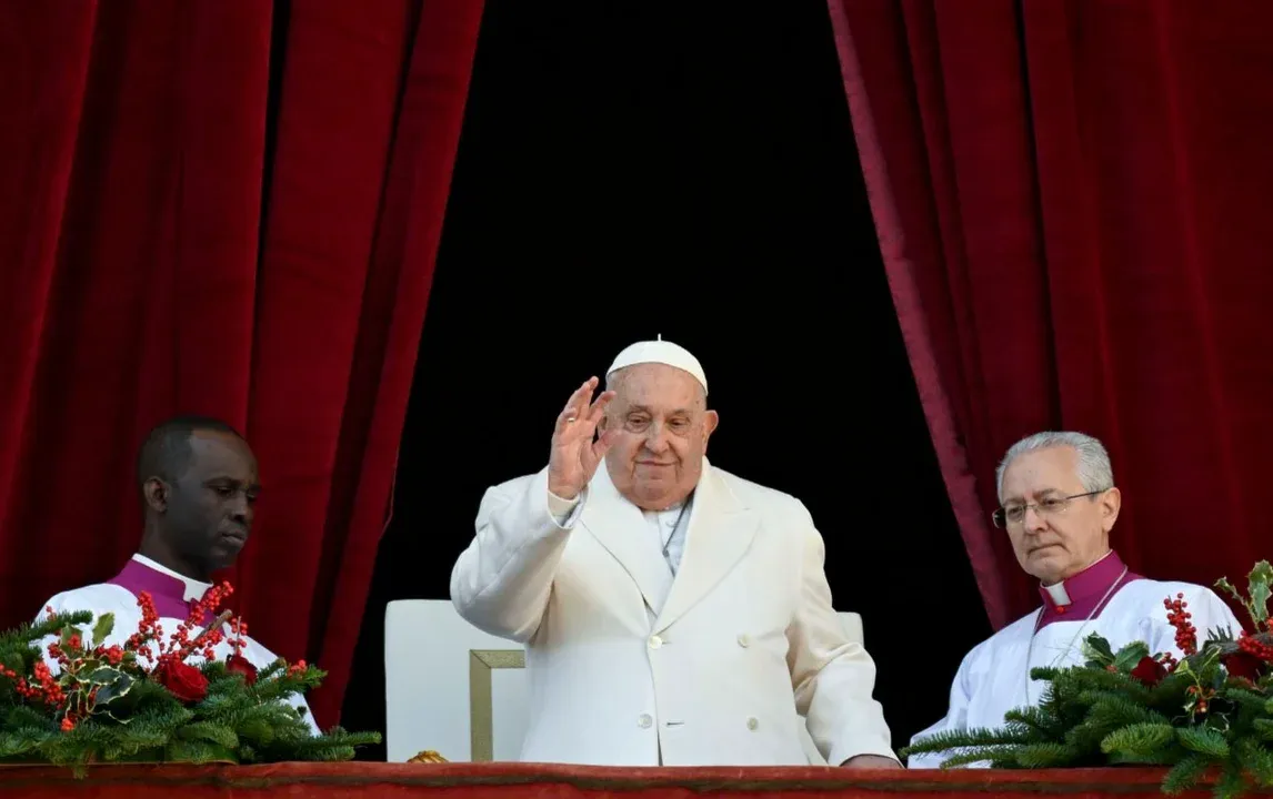 El papa Francisco pasó “una noche tranquila” con signos de leve mejoría
