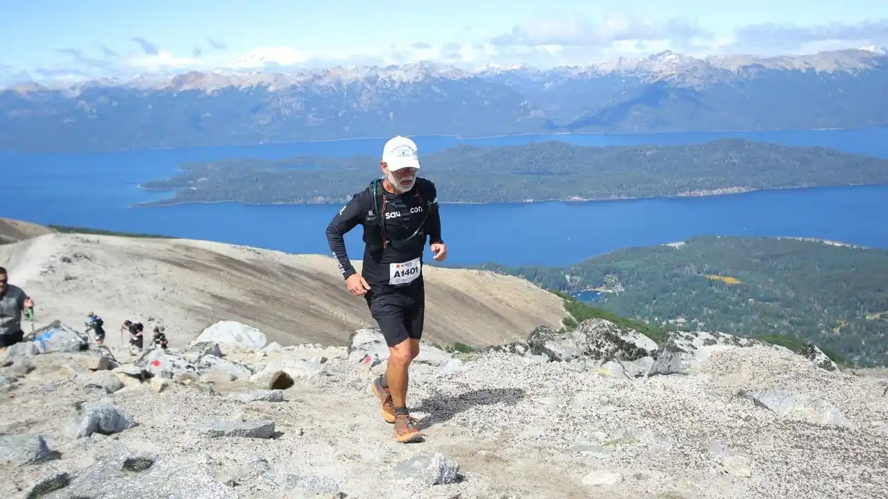 Fernández, en el bello paisaje neuquino.