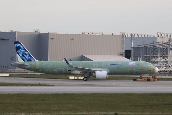 El primer Airbus A321XLR salió de la línea de producción