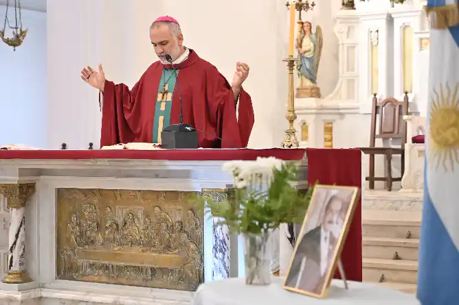 Se ofició una misa en el aniversario del natalicio del Dr. Raúl Alfonsín en la Iglesia Catedral