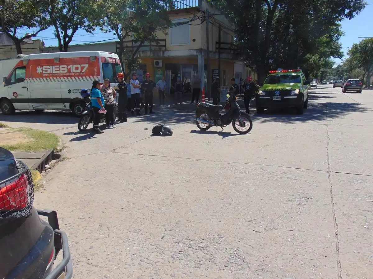 Choque entre motos en Falucho y Juan Bautista Alberdi.