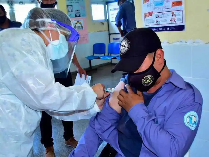 Personal de salud y de la Policía recibirán un bono de $10 mil