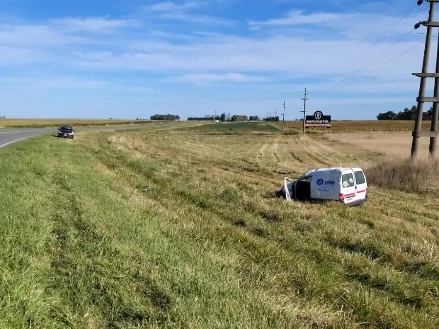 Volcó un utilitario en la Ruta 228
