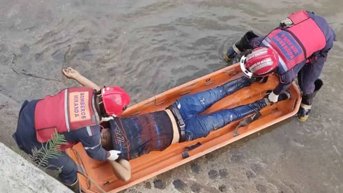 Estaba ebrio, perdió el equilibrio y cayó a un río en Los Teques, donde falleció