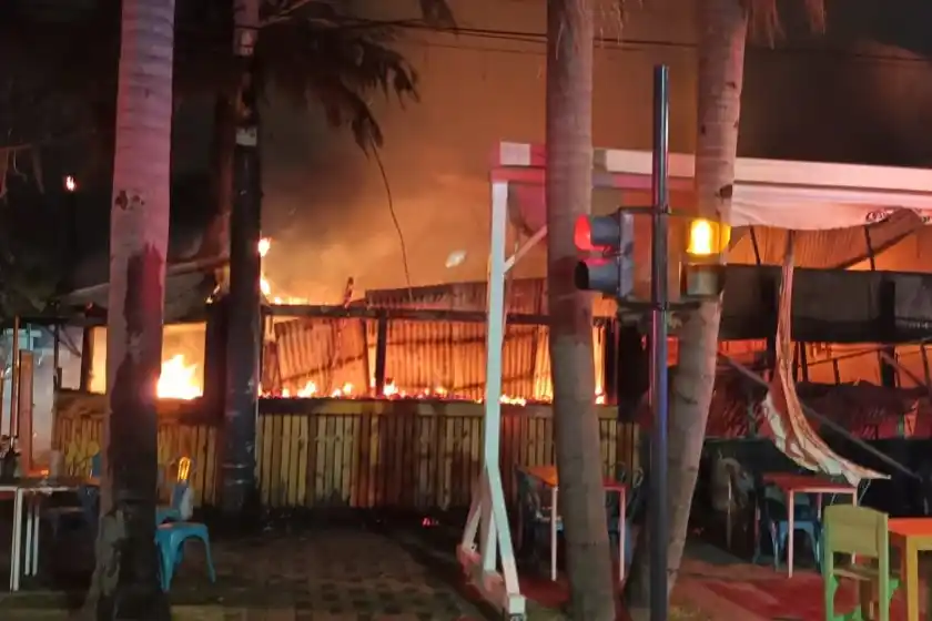 Incendio de gran magnitud generó pérdidas totales en un local gastronómico de La Florida