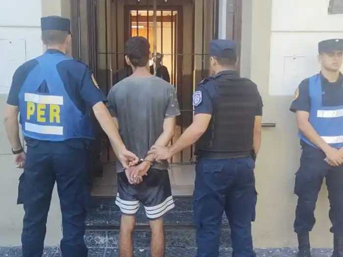 Detienen a un hombre por el robo de paltas en Victoria