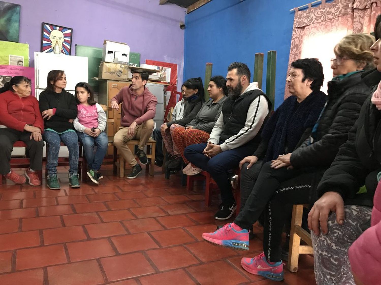 Mujeres sin Techo recibió al precandidato Rogelio Iparraguirre