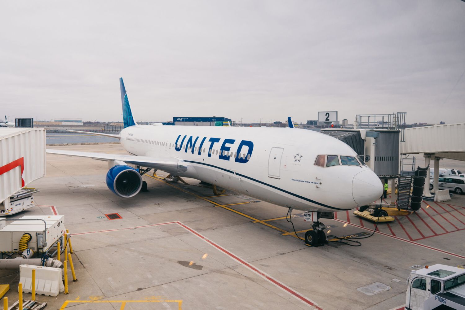 New York: United threatens to stop operating at JFK if the FAA does not grant more slots